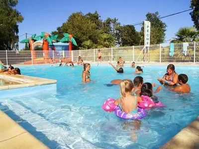 Piscine de l'établissement Chalet avec Terrasse à Saint-Sornin pour 4 personnes - API-1-52-414 ou située à proximité