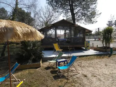 Jardin de l'établissement Mobil-home 32m² pour 8 pers, terrasse, Saint-Sornin - API-1-52-399