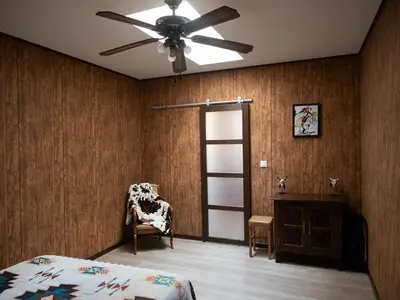 Un ou plusieurs lits dans un hébergement de l'établissement Appartement Le Saloon - détente & BD