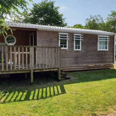 Mobil-home confortable avec terrasse pour 6 personnes - API-1-52-523