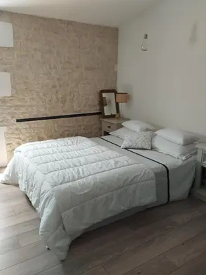 Un ou plusieurs lits dans un hébergement de l'établissement Maison 1 chambre double