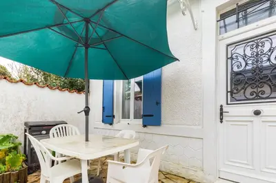 Terrasse ou espace extérieur de l'établissement Petite maison CHATELNANON à 250 mètres de la mer