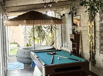Billard dans l'établissement Oasis