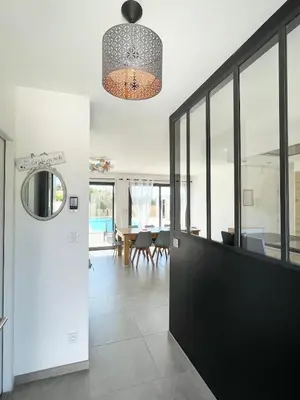 Cuisine ou kitchenette dans l'établissement Villa Nathan, fun and calm Rochefort