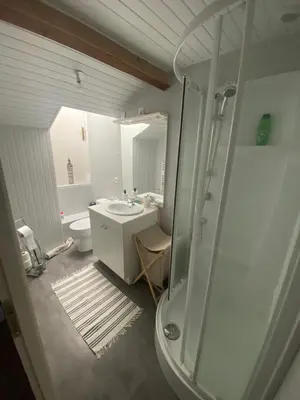 Salle de bains dans l'établissement Charmante Maison dans village calme