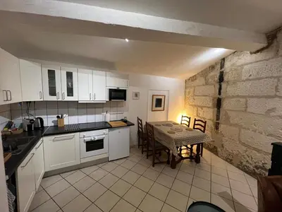 Cuisine ou kitchenette dans l'établissement Maison entière - centre ville, parking réservé