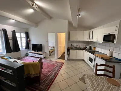 Cuisine ou kitchenette dans l'établissement Maison entière - centre ville, parking réservé