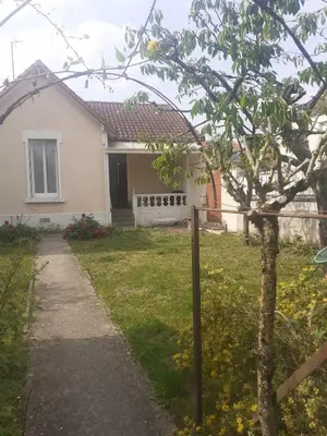 Jardin de l'établissement Charmante maison de ville avec le calme de la campagne