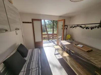 Coin salon dans l'établissement La Cabane