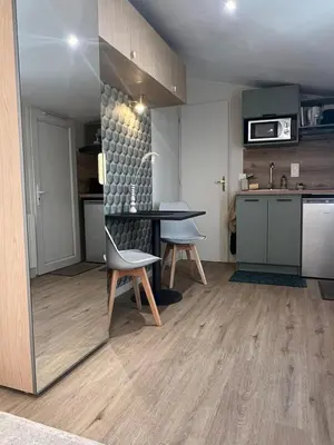 Cuisine ou kitchenette dans l'établissement Atelier des Thermes