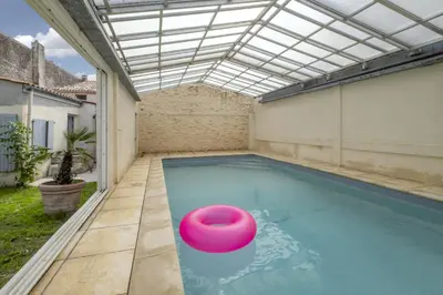 Piscine de l'établissement Maison Les Rives de Fichemore - 7 chambres - Piscine ou située à proximité