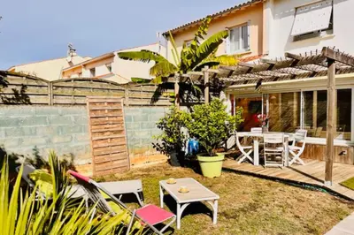 Jardin de l'établissement Spacious house in La Rochelle near the beaches