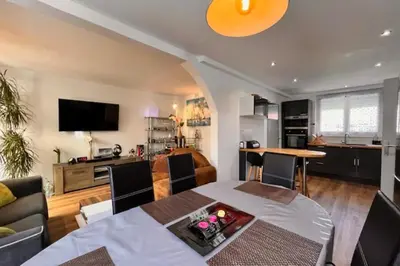 Cuisine ou kitchenette dans l'établissement Spacious house in La Rochelle near the beaches