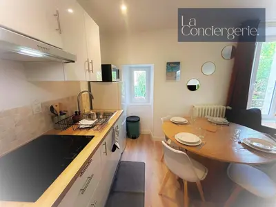 Cuisine ou kitchenette dans l'établissement La Marne #7- Poitiers Centre Ville