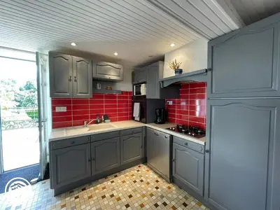Cuisine ou kitchenette dans l'établissement Gîte en cité médiévale de Vouvant avec parking privatif, 4 chambres - FR-1-426-590
