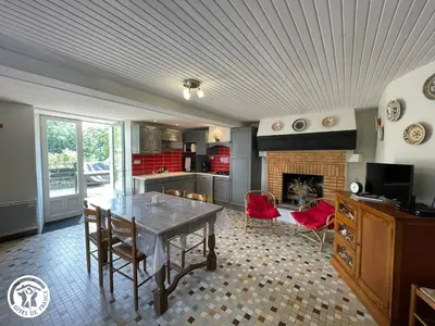 Cuisine ou kitchenette dans l'établissement Gîte en cité médiévale de Vouvant avec parking privatif, 4 chambres - FR-1-426-590