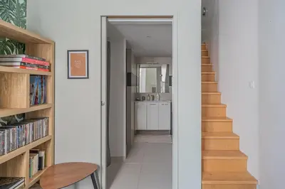 Bibliothèque dans l'appartement