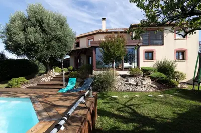 Piscine de l'établissement La Jolie Niortaise - Avec piscine ou située à proximité