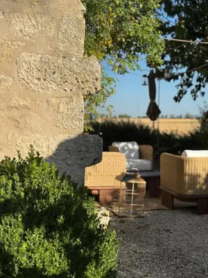 Coin salon dans l'établissement Le Cottage des Compagnons - Superbe gite atypique