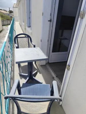 Balcon ou terrasse dans l'établissement Appartement T3 idéalement situé