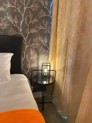 Un ou plusieurs lits dans un hébergement de l'établissement L'Indigo, charmant T2, 10 min centre historique, WiFi, Netflix, Amazon Prime