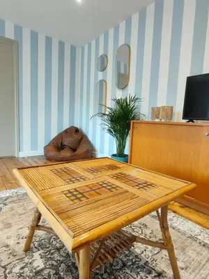 Télévision ou salle de divertissement dans l'établissement L' Abreuvoir