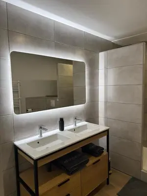 Salle de bains dans l'établissement Maison avec Jardin 6 Couchages & Parking gratuit à proximité du Futuroscope