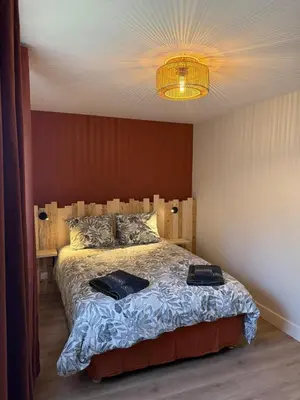 Un ou plusieurs lits dans un hébergement de l'établissement Maison avec Jardin 6 Couchages & Parking gratuit à proximité du Futuroscope