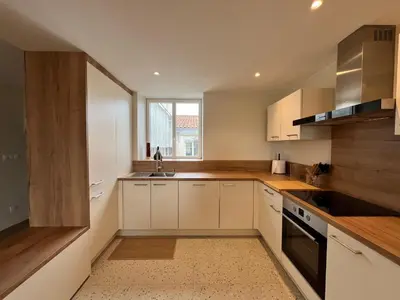 Cuisine ou kitchenette dans l'établissement Magnifique Vue Vieux Port et Tours de La Rochelle - Appartement 120m2 - Les Suites du Trente