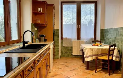 Cuisine ou kitchenette dans l'établissement Pet Friendly Home In Nanteuil-En-Vallée With Wifi