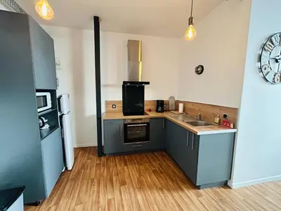Cuisine ou kitchenette dans l'établissement Le Loft Indus de Neuville- Futuroscope- Aquascope