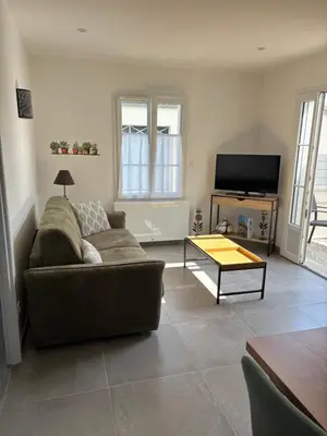 Télévision ou salle de divertissement dans l'établissement Chez Céline et Frédéric maison 3 T2 45m2