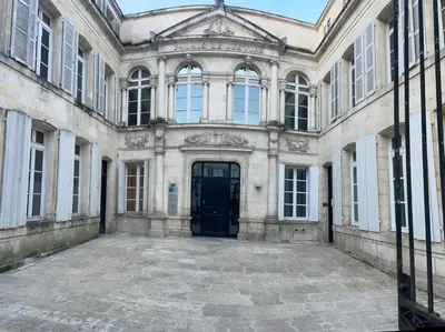 Façade ou entrée de l'établissement La Cour du Palais