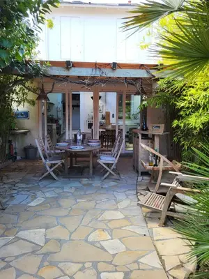 Terrasse ou espace extérieur de l'établissement La Maison Blanche – Plage et centre