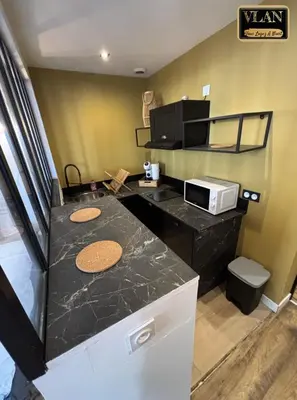 Cuisine ou kitchenette dans l'établissement A l'angle du vieux marché