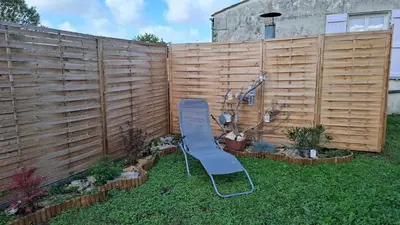 Jardin de l'établissement Gîte Le Logis du Tilleul