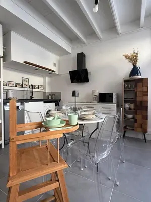 Cuisine ou kitchenette dans l'établissement Maison de village au cœur du Marais Poitevin