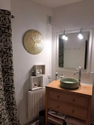 Salle de bains dans l'établissement Les grands prés