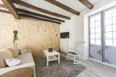 Télévision ou salle de divertissement dans l'établissement Le gite du manoir