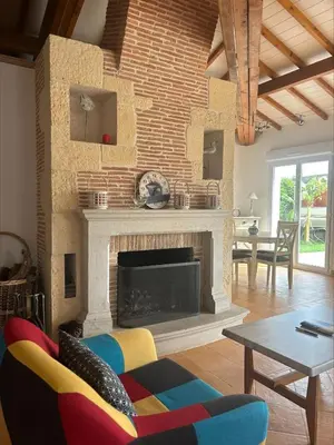 Coin salon dans l'établissement Charming family home with pool!