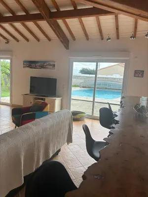Un ou plusieurs lits dans un hébergement de l'établissement Charming family home with pool!