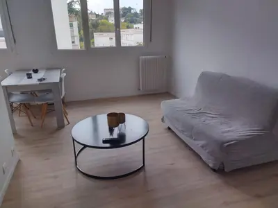 Coin salon dans l'établissement Appartement au bord du Clain parking privatif