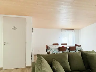 Coin salon dans l'établissement Le Cocon Kaya T3 Wifi HD, à 10 min de La Rochelle