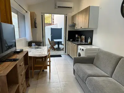 Cuisine ou kitchenette dans l'établissement Chez Camille & Emma - Loft Climatisé