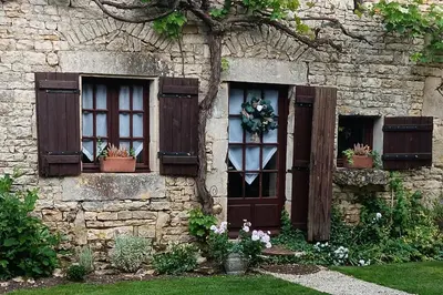 Jardin de l'établissement 1 Bed Cottage - Sleeps 2 - Pool - Parking - Wifi