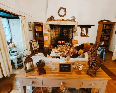 Coin salon dans l'établissement 1 Bed Cottage - Sleeps 2 - Pool - Parking - Wifi