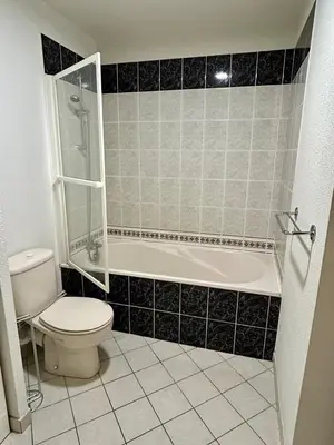 Salle de bains dans l'établissement Le Patis