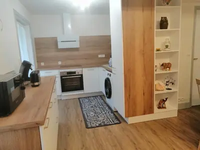Cuisine ou kitchenette dans l'établissement Magnifique studio neuf et indépendant à la campagne