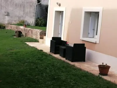 Jardin de l'établissement Magnifique studio neuf et indépendant à la campagne