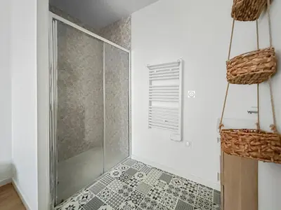 Salle de bains dans l'établissement Maison moderne T5 · 4 ch sdb privatives · Terrasse